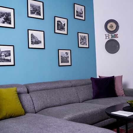 Ten Guest House พริสตีนา ภายนอก รูปภาพ