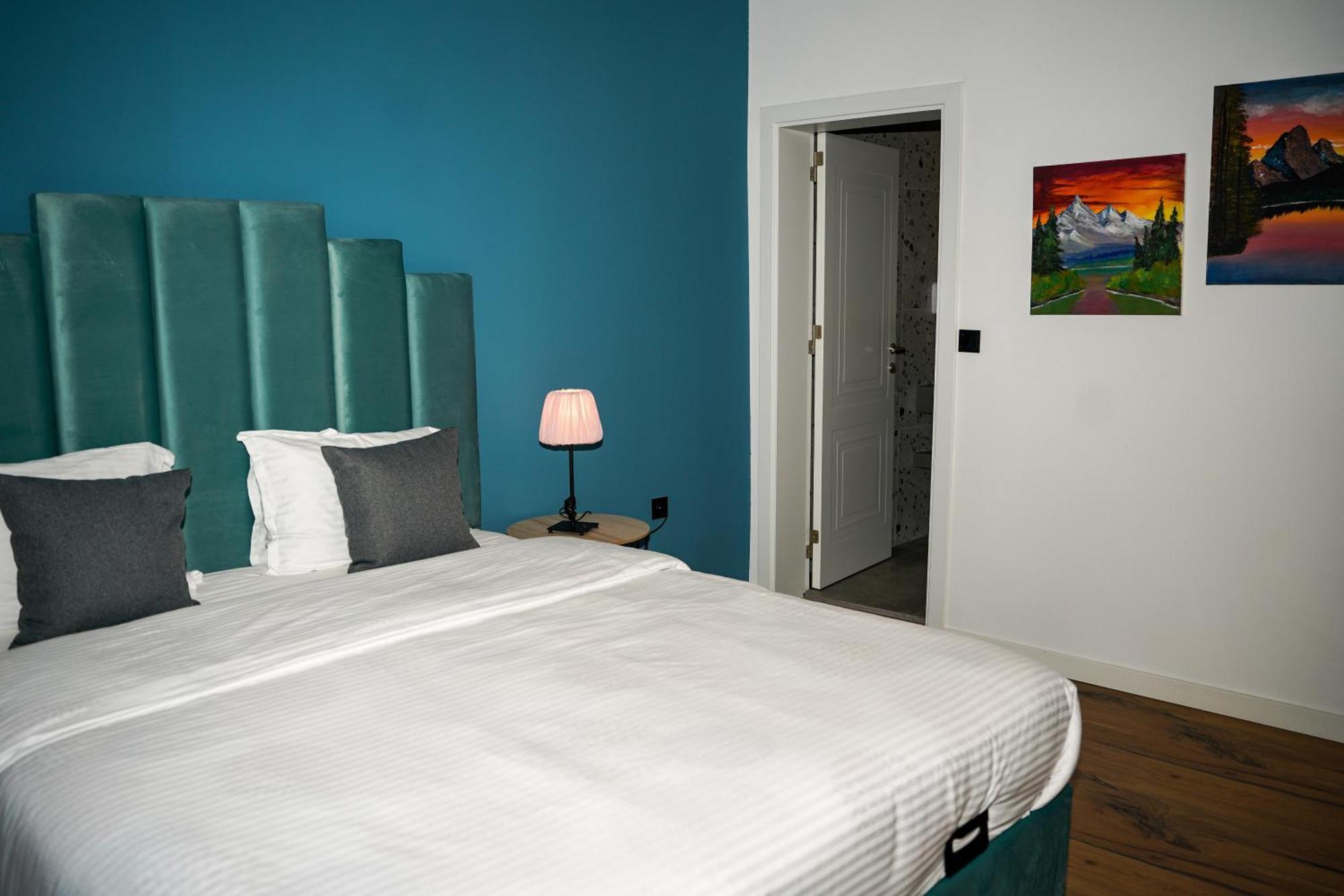 Ten Guest House พริสตีนา ภายนอก รูปภาพ